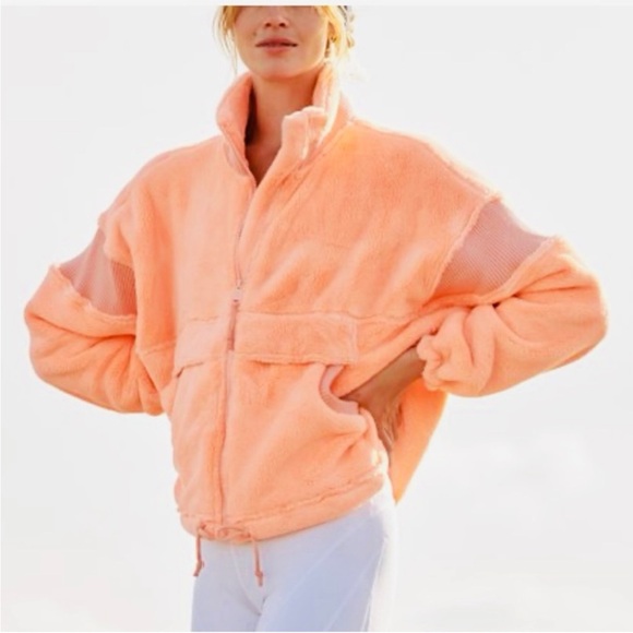 Free People Jackets & Blazers - 💕Host Pick💕 Free People movement fleece cropped jacket
